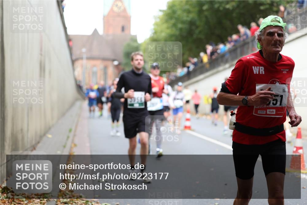 05.10.2025 - 20. swb-Marathon Bremen Michael Strokosch http://msf.ph/oto/9223177 05.10.2025 13:04:44 Laufen 01638, 800 meine-sportfotos.de