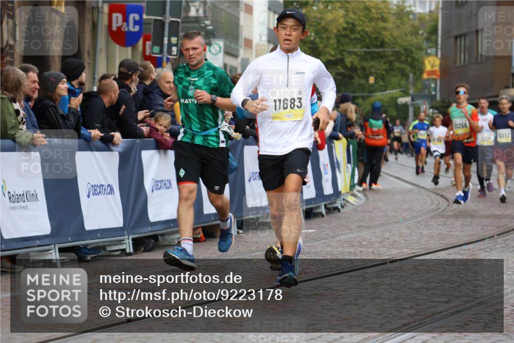 05.10.2025 - 20. swb-Marathon Bremen Strokosch-Dieckow http://msf.ph/oto/9223178 05.10.2025 10:43:55 Ziel 9170, 9865, 11256, 11683 meine-sportfotos.de