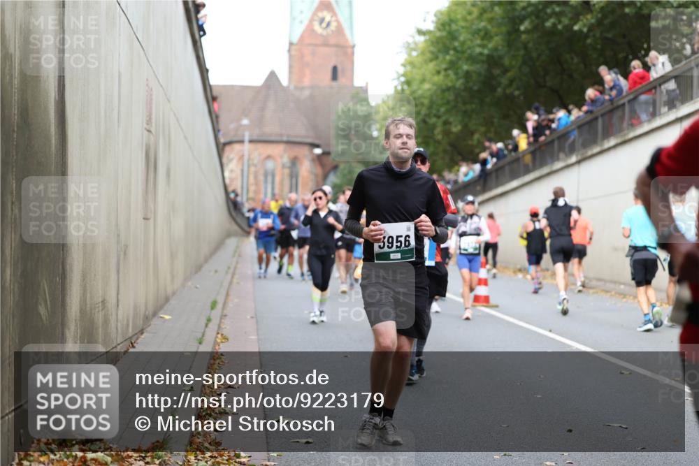 05.10.2025 - 20. swb-Marathon Bremen Michael Strokosch http://msf.ph/oto/9223179 05.10.2025 13:04:44 Laufen 3956 meine-sportfotos.de