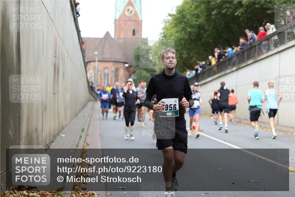 05.10.2025 - 20. swb-Marathon Bremen Michael Strokosch http://msf.ph/oto/9223180 05.10.2025 13:04:45 Laufen 5956 meine-sportfotos.de