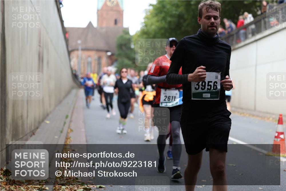 05.10.2025 - 20. swb-Marathon Bremen Michael Strokosch http://msf.ph/oto/9223181 05.10.2025 13:04:46 Laufen 2611, 3956 meine-sportfotos.de