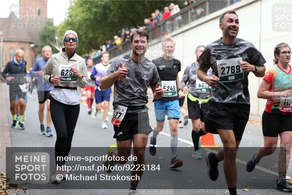 05.10.2025 - 20. swb-Marathon Bremen Michael Strokosch http://msf.ph/oto/9223184 05.10.2025 13:04:50 Laufen 628, 27, 5249, 667, 2769, 20, 7194 meine-sportfotos.de