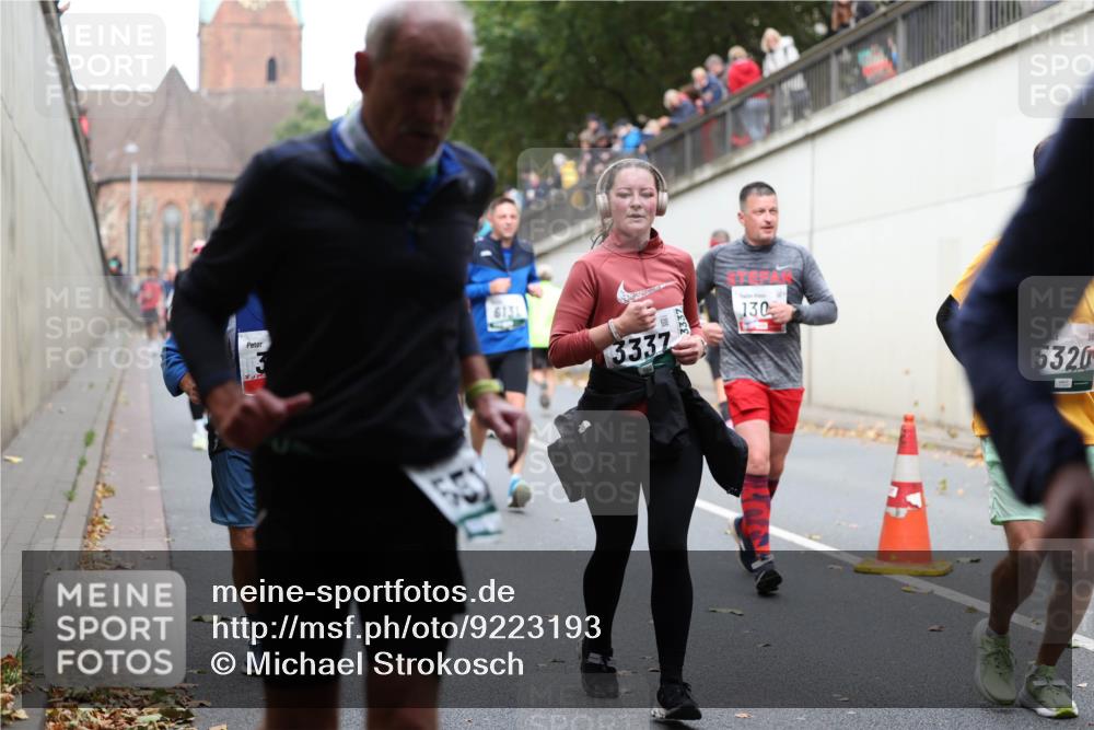 05.10.2025 - 20. swb-Marathon Bremen Michael Strokosch http://msf.ph/oto/9223193 05.10.2025 13:04:54 Laufen 6131, 5, 3337, 130, 5320 meine-sportfotos.de
