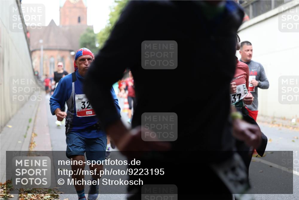 05.10.2025 - 20. swb-Marathon Bremen Michael Strokosch http://msf.ph/oto/9223195 05.10.2025 13:04:54 Laufen 32, 37, 3337 meine-sportfotos.de