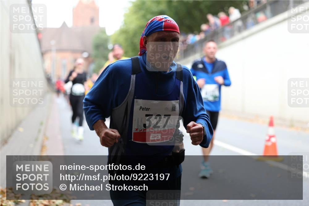 05.10.2025 - 20. swb-Marathon Bremen Michael Strokosch http://msf.ph/oto/9223197 05.10.2025 13:04:56 Laufen 327 meine-sportfotos.de