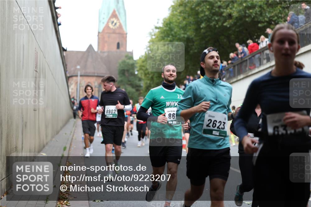 05.10.2025 - 20. swb-Marathon Bremen Michael Strokosch http://msf.ph/oto/9223207 05.10.2025 13:05:08 Laufen 8902, 86, 22, 2623 meine-sportfotos.de
