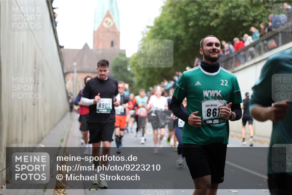 05.10.2025 - 20. swb-Marathon Bremen Michael Strokosch http://msf.ph/oto/9223210 05.10.2025 13:05:09 Laufen 8902, 861, 09799, 22 meine-sportfotos.de