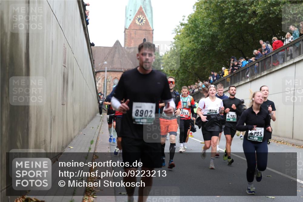 05.10.2025 - 20. swb-Marathon Bremen Michael Strokosch http://msf.ph/oto/9223213 05.10.2025 13:05:10 Laufen 9128, 2043, 4391, 8902, 4795 meine-sportfotos.de