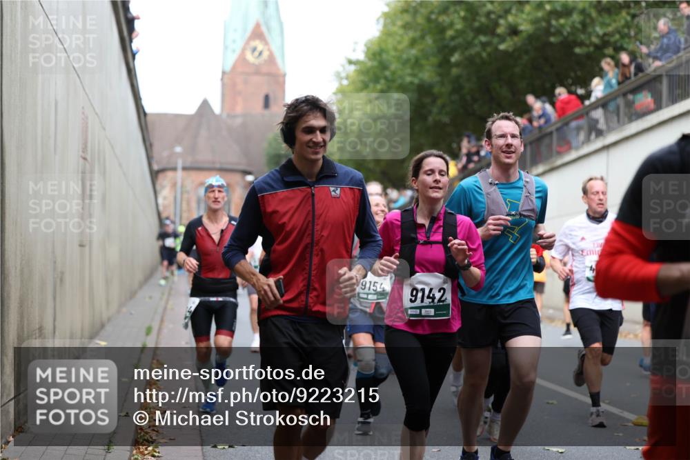 05.10.2025 - 20. swb-Marathon Bremen Michael Strokosch http://msf.ph/oto/9223215 05.10.2025 13:05:12 Laufen 9154, 9142, 10202 meine-sportfotos.de