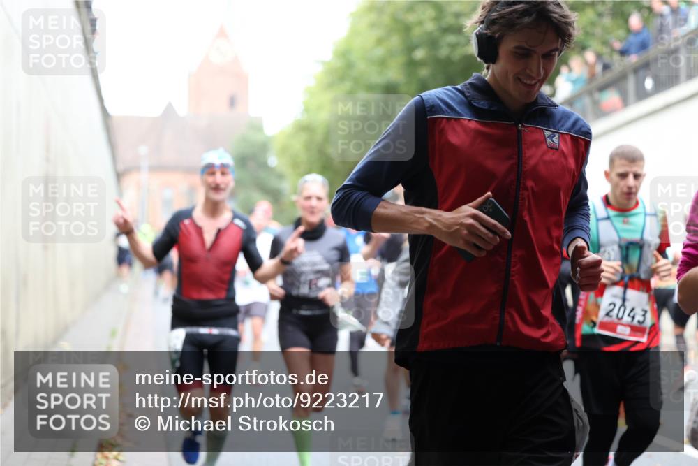 05.10.2025 - 20. swb-Marathon Bremen Michael Strokosch http://msf.ph/oto/9223217 05.10.2025 13:05:14 Laufen 2043 meine-sportfotos.de