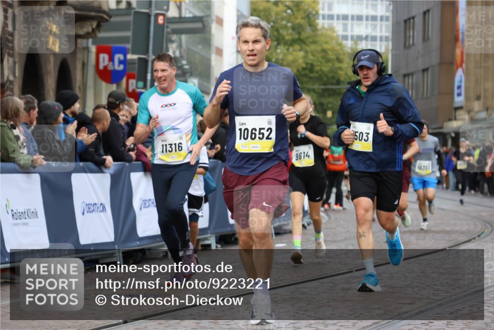 05.10.2025 - 20. swb-Marathon Bremen Strokosch-Dieckow http://msf.ph/oto/9223221 05.10.2025 10:44:03 Ziel 9614, 9919, 10351, 10649, 10652, 10780, 11316, 11503, 11645 meine-sportfotos.de