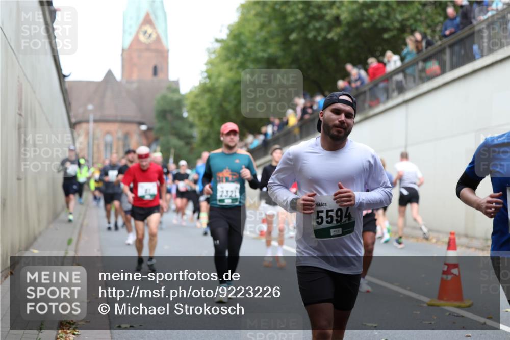 05.10.2025 - 20. swb-Marathon Bremen Michael Strokosch http://msf.ph/oto/9223226 05.10.2025 13:05:16 Laufen 2321, 5594 meine-sportfotos.de