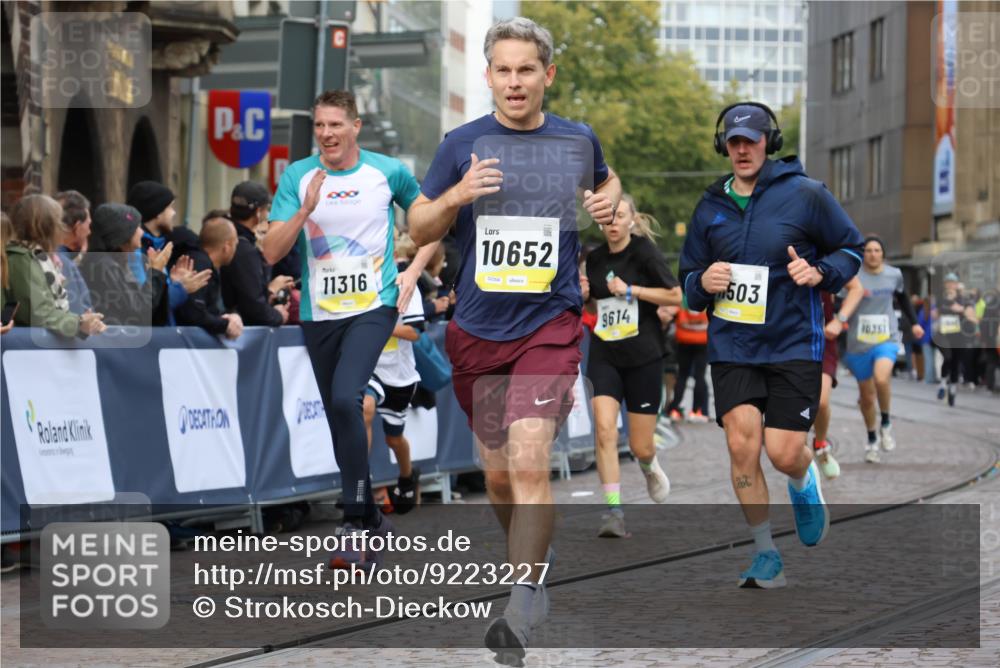 05.10.2025 - 20. swb-Marathon Bremen Strokosch-Dieckow http://msf.ph/oto/9223227 05.10.2025 10:44:03 Ziel 9614, 9919, 10351, 10649, 10652, 10780, 11316, 11503, 11645 meine-sportfotos.de