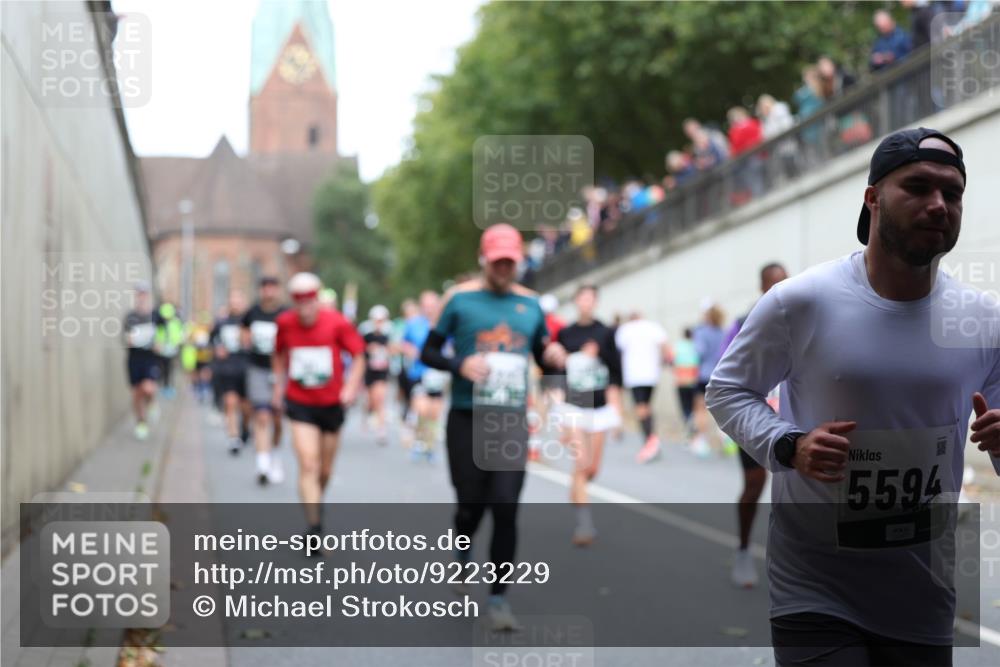 05.10.2025 - 20. swb-Marathon Bremen Michael Strokosch http://msf.ph/oto/9223229 05.10.2025 13:05:17 Laufen 5594 meine-sportfotos.de