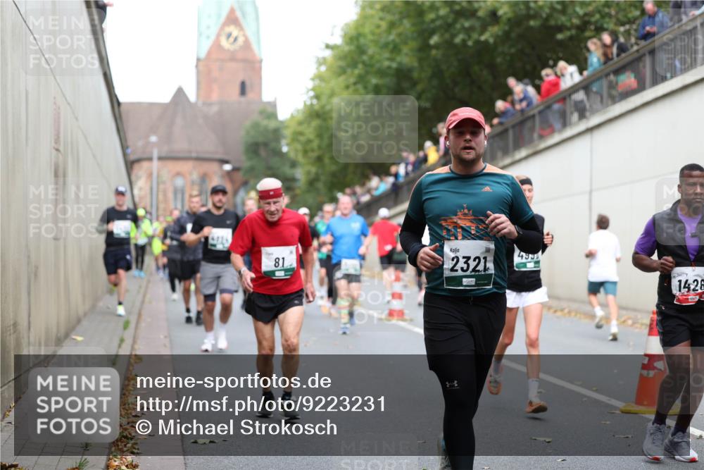 05.10.2025 - 20. swb-Marathon Bremen Michael Strokosch http://msf.ph/oto/9223231 05.10.2025 13:05:18 Laufen 81, 2321, 433, 1426 meine-sportfotos.de