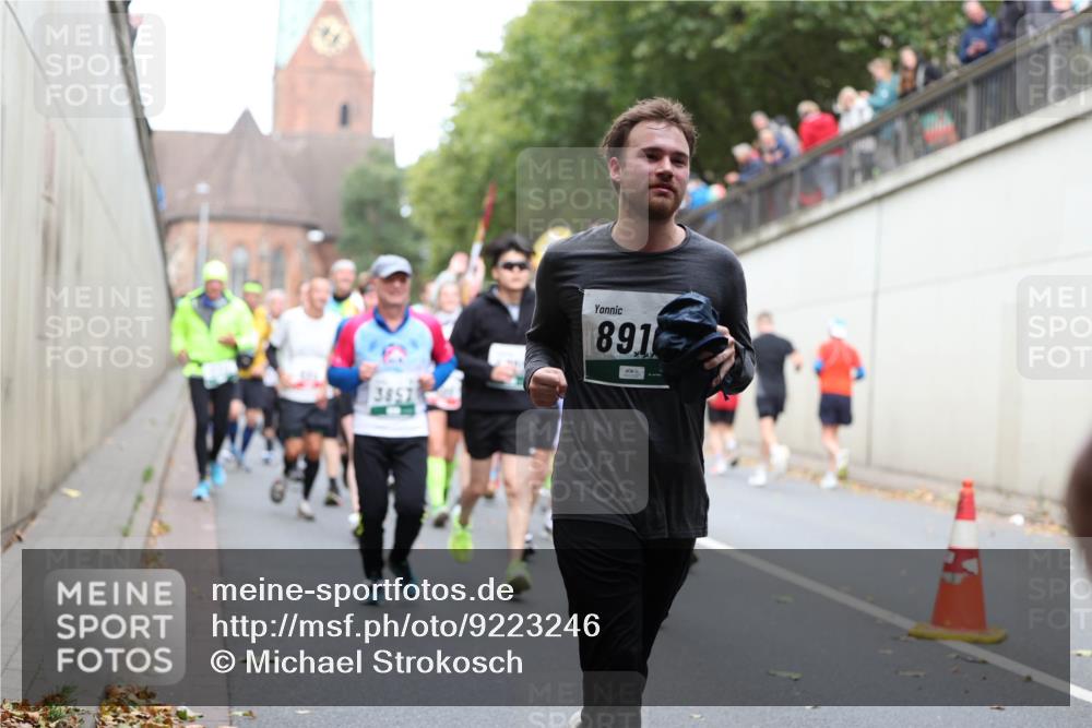 05.10.2025 - 20. swb-Marathon Bremen Michael Strokosch http://msf.ph/oto/9223246 05.10.2025 13:05:25 Laufen 3857, 891 meine-sportfotos.de