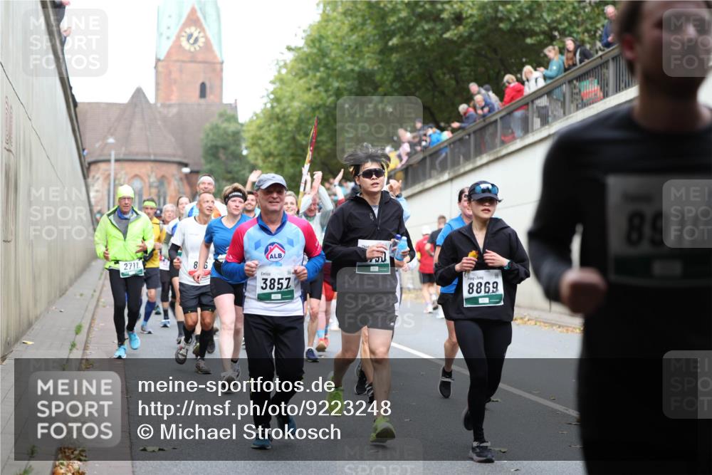 05.10.2025 - 20. swb-Marathon Bremen Michael Strokosch http://msf.ph/oto/9223248 05.10.2025 13:05:26 Laufen 2711, 86, 3857, 8869, 8910 meine-sportfotos.de