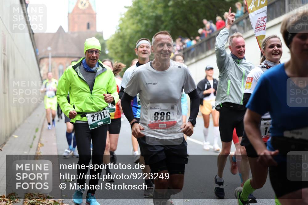 05.10.2025 - 20. swb-Marathon Bremen Michael Strokosch http://msf.ph/oto/9223249 05.10.2025 13:05:29 Laufen 2711, 886, 14 meine-sportfotos.de