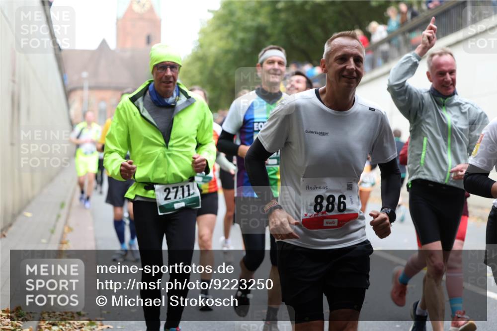 05.10.2025 - 20. swb-Marathon Bremen Michael Strokosch http://msf.ph/oto/9223250 05.10.2025 13:05:29 Laufen 27, 11, 886 meine-sportfotos.de