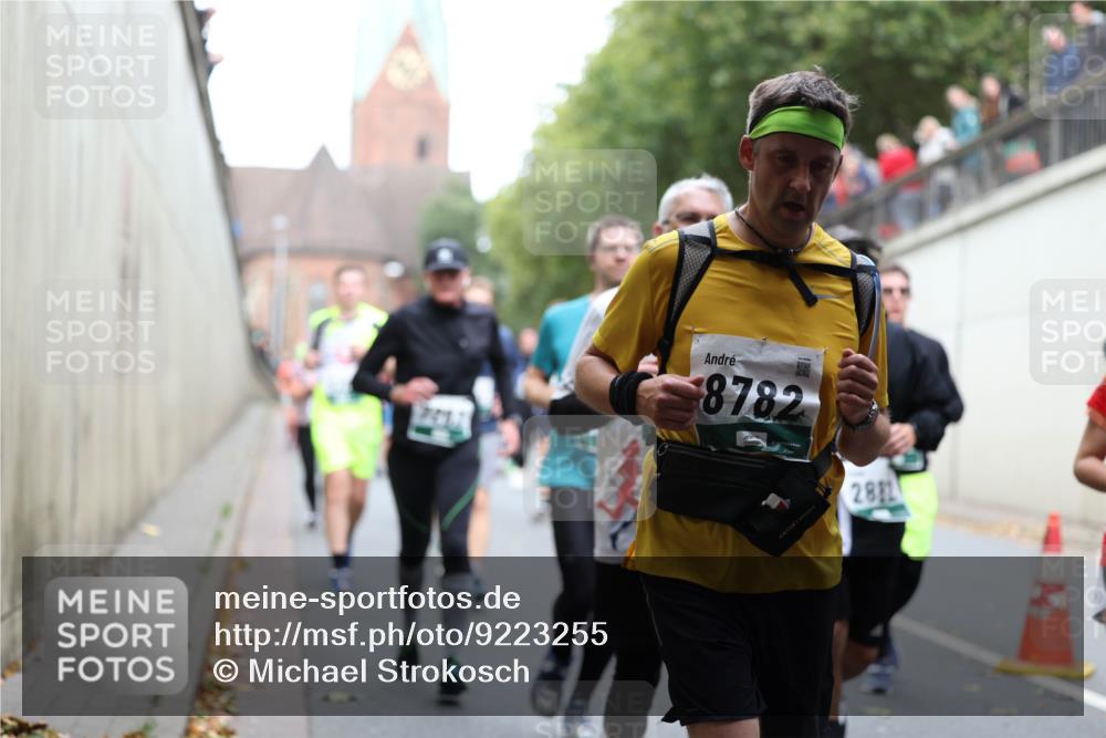 05.10.2025 - 20. swb-Marathon Bremen Michael Strokosch http://msf.ph/oto/9223255 05.10.2025 13:05:32 Laufen 8782, 15, 2811 meine-sportfotos.de