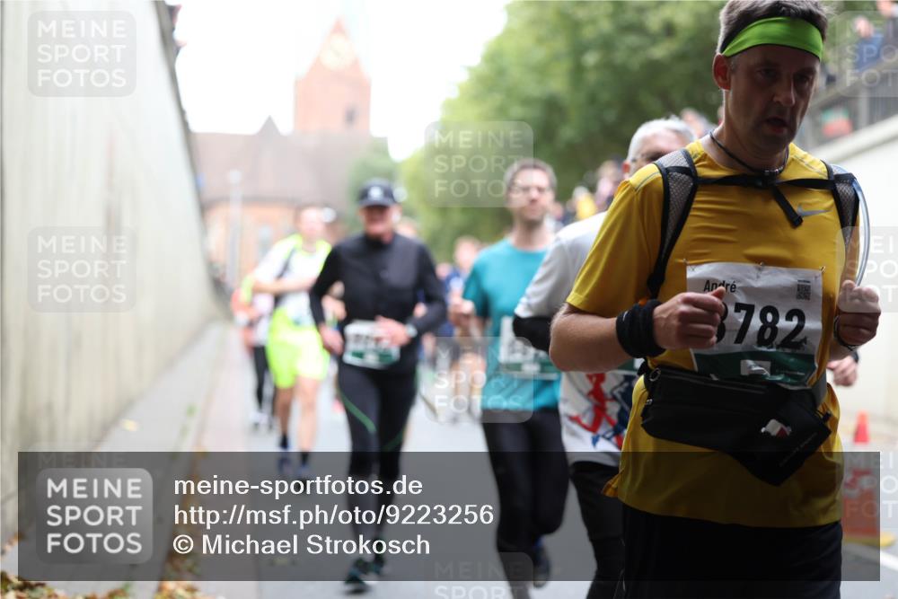 05.10.2025 - 20. swb-Marathon Bremen Michael Strokosch http://msf.ph/oto/9223256 05.10.2025 13:05:32 Laufen 8782 meine-sportfotos.de