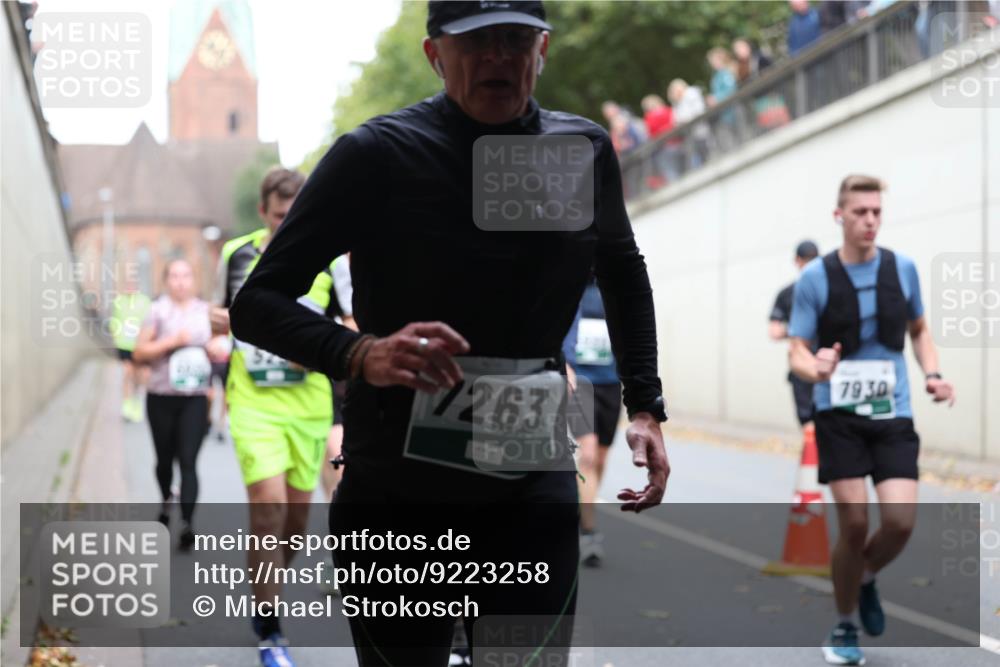 05.10.2025 - 20. swb-Marathon Bremen Michael Strokosch http://msf.ph/oto/9223258 05.10.2025 13:05:34 Laufen 7930, 1263 meine-sportfotos.de