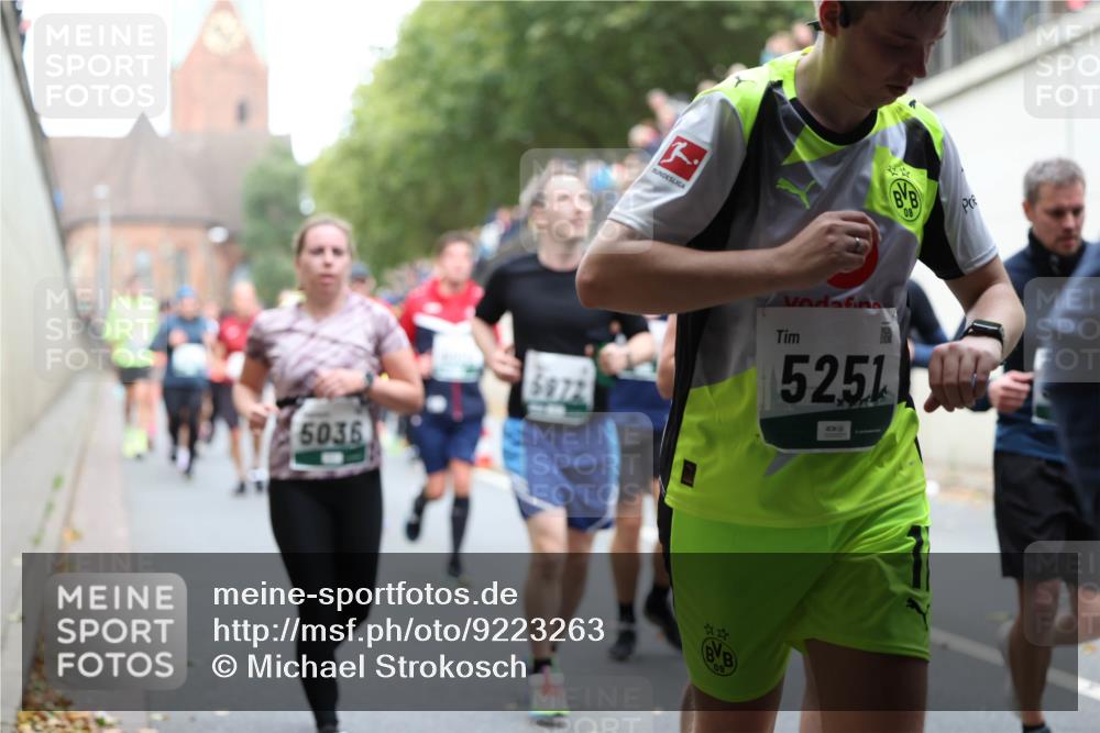 05.10.2025 - 20. swb-Marathon Bremen Michael Strokosch http://msf.ph/oto/9223263 05.10.2025 13:05:36 Laufen 5036, 5251, 09 meine-sportfotos.de