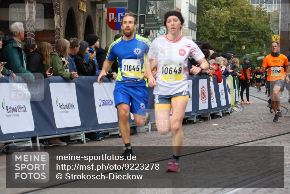 05.10.2025 - 20. swb-Marathon Bremen Strokosch-Dieckow http://msf.ph/oto/9223278 05.10.2025 10:44:10 Ziel 9919, 10044, 10348, 10649, 10816, 11645, 11648 meine-sportfotos.de