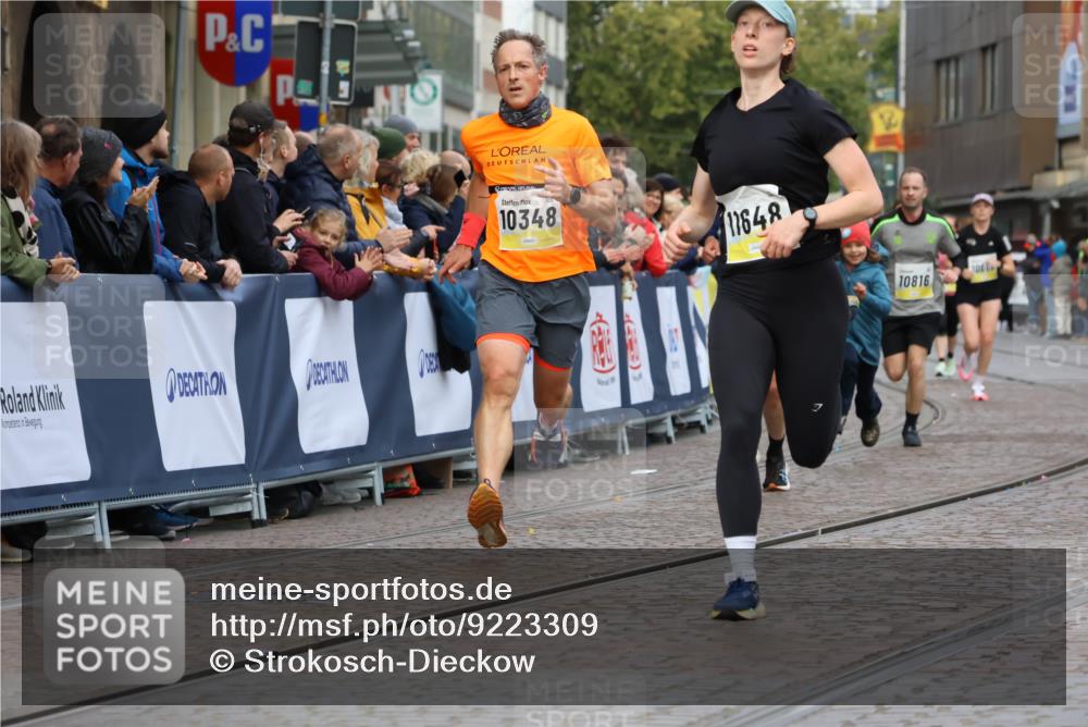 05.10.2025 - 20. swb-Marathon Bremen Strokosch-Dieckow http://msf.ph/oto/9223309 05.10.2025 10:44:13 Ziel 10044, 10348, 10649, 10816, 11645, 11648, 11659 meine-sportfotos.de