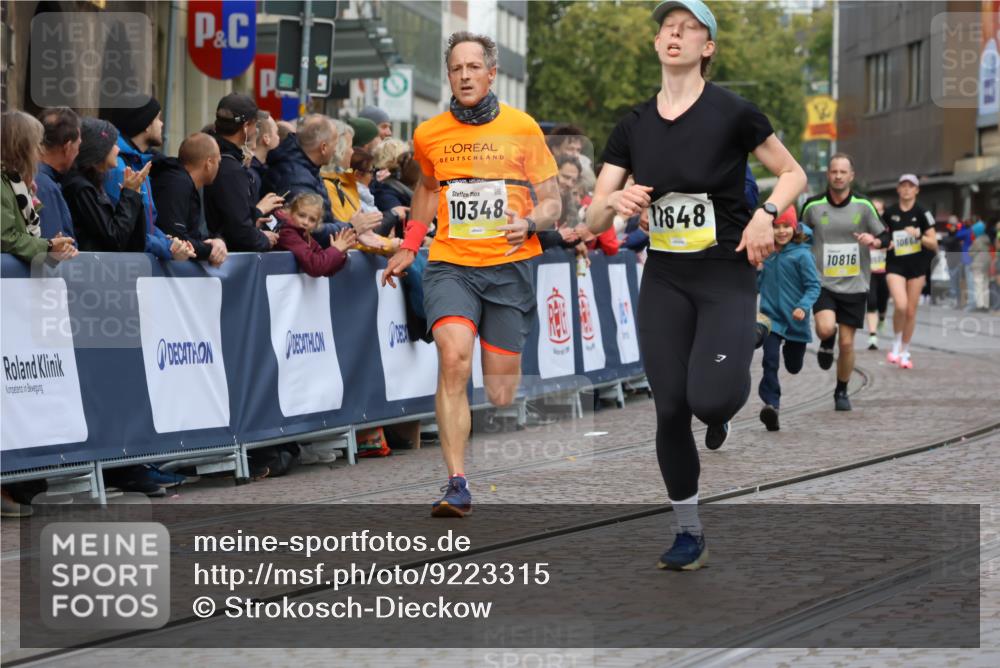 05.10.2025 - 20. swb-Marathon Bremen Strokosch-Dieckow http://msf.ph/oto/9223315 05.10.2025 10:44:13 Ziel 10044, 10348, 10649, 10816, 11645, 11648, 11659 meine-sportfotos.de