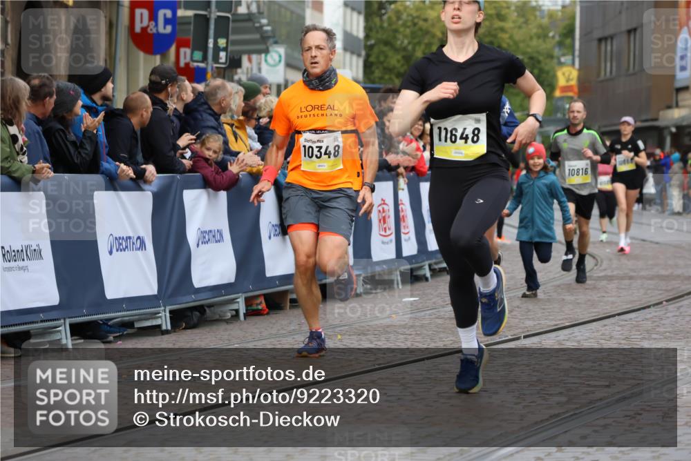 05.10.2025 - 20. swb-Marathon Bremen Strokosch-Dieckow http://msf.ph/oto/9223320 05.10.2025 10:44:13 Ziel 10044, 10348, 10649, 10816, 11645, 11648, 11659 meine-sportfotos.de