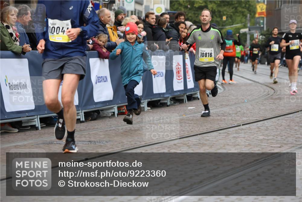 05.10.2025 - 20. swb-Marathon Bremen Strokosch-Dieckow http://msf.ph/oto/9223360 05.10.2025 10:44:15 Ziel 10044, 10348, 10816, 11648, 11659 meine-sportfotos.de