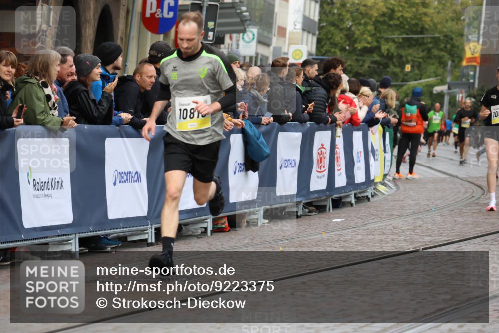 05.10.2025 - 20. swb-Marathon Bremen Strokosch-Dieckow http://msf.ph/oto/9223375 05.10.2025 10:44:17 Ziel 10044, 10666, 10816, 11659 meine-sportfotos.de