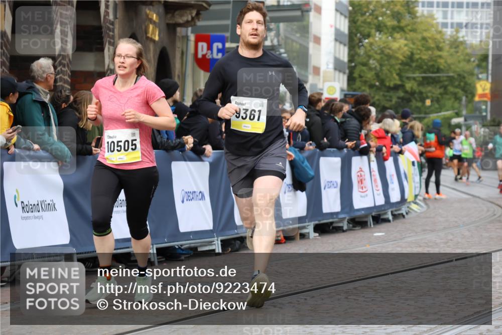 05.10.2025 - 20. swb-Marathon Bremen Strokosch-Dieckow http://msf.ph/oto/9223474 05.10.2025 10:44:26 Ziel 9361, 10505, 10666 meine-sportfotos.de