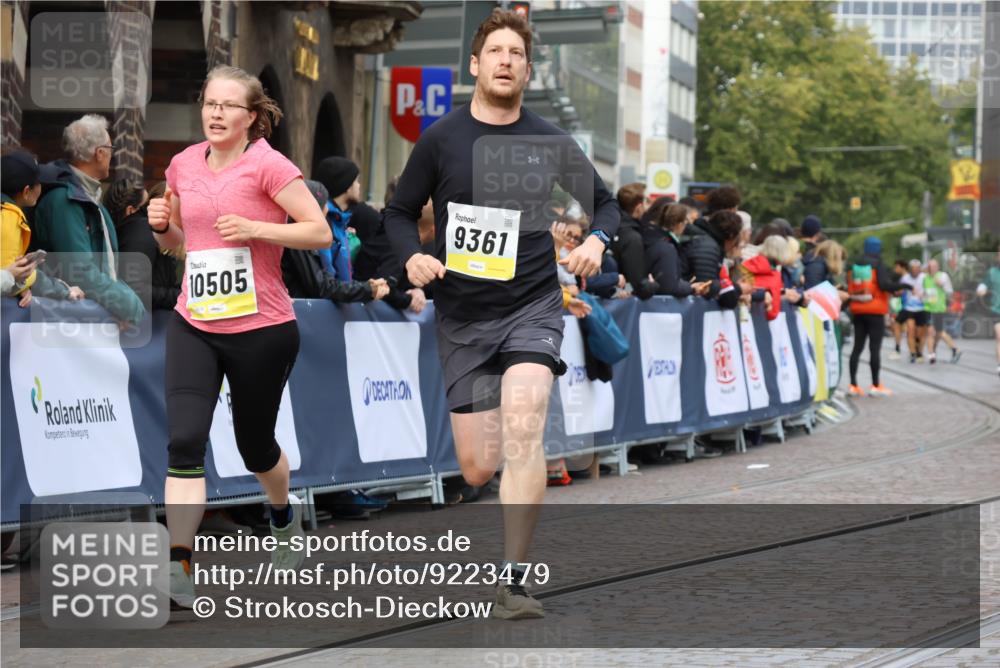05.10.2025 - 20. swb-Marathon Bremen Strokosch-Dieckow http://msf.ph/oto/9223479 05.10.2025 10:44:26 Ziel 9361, 10505, 10666 meine-sportfotos.de