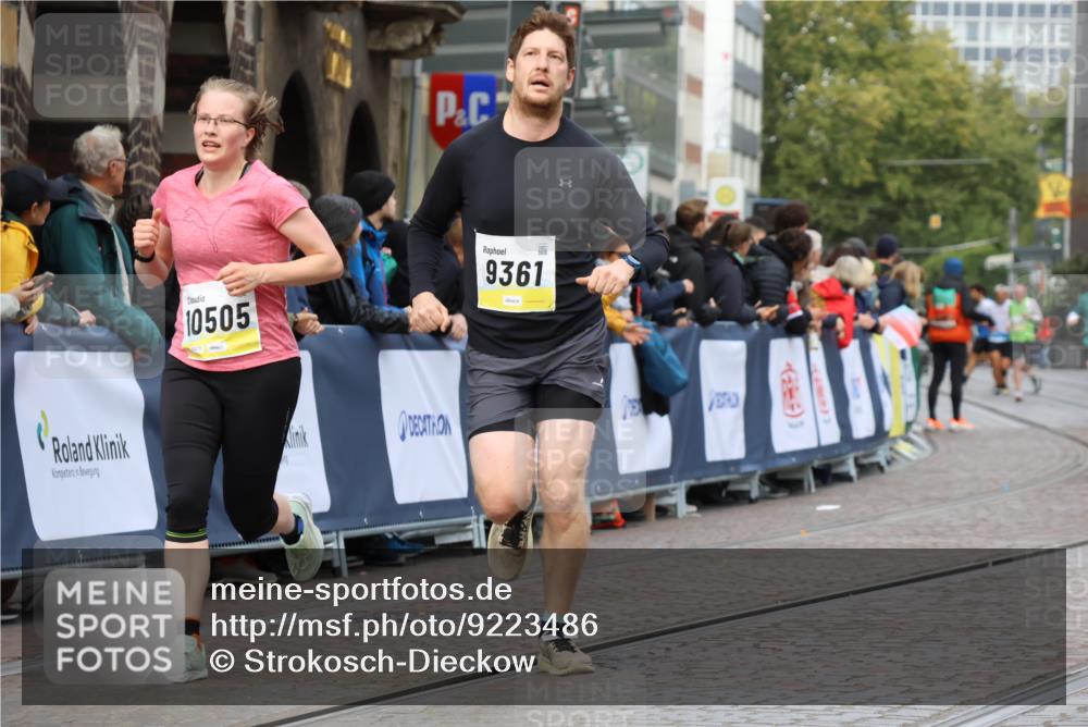 05.10.2025 - 20. swb-Marathon Bremen Strokosch-Dieckow http://msf.ph/oto/9223486 05.10.2025 10:44:26 Ziel 9361, 10505, 10666 meine-sportfotos.de