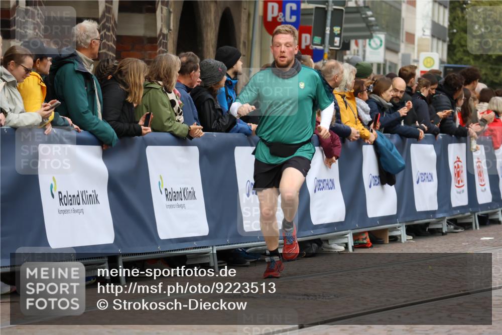 05.10.2025 - 20. swb-Marathon Bremen Strokosch-Dieckow http://msf.ph/oto/9223513 05.10.2025 10:44:37 Ziel 9897, 10092, 10306, 10554, 11666, 11714 meine-sportfotos.de