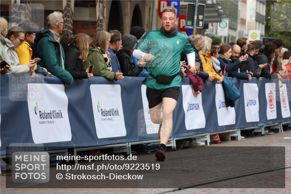 05.10.2025 - 20. swb-Marathon Bremen Strokosch-Dieckow http://msf.ph/oto/9223519 05.10.2025 10:44:37 Ziel 9897, 10092, 10306, 10554, 11666, 11714 meine-sportfotos.de