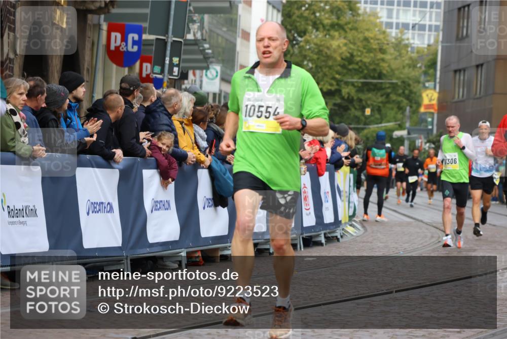 05.10.2025 - 20. swb-Marathon Bremen Strokosch-Dieckow http://msf.ph/oto/9223523 05.10.2025 10:44:38 Ziel 9897, 10092, 10306, 10554, 11666, 11714 meine-sportfotos.de