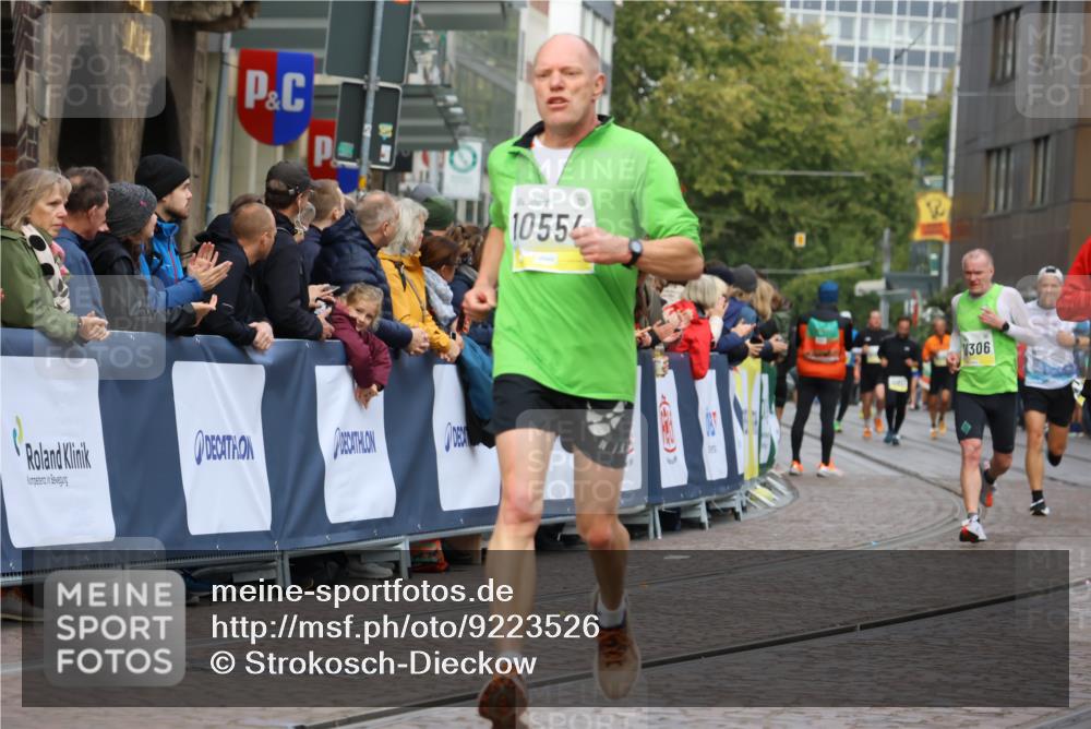 05.10.2025 - 20. swb-Marathon Bremen Strokosch-Dieckow http://msf.ph/oto/9223526 05.10.2025 10:44:38 Ziel 9897, 10092, 10306, 10554, 11666, 11714 meine-sportfotos.de