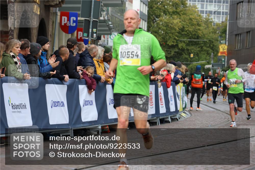 05.10.2025 - 20. swb-Marathon Bremen Strokosch-Dieckow http://msf.ph/oto/9223533 05.10.2025 10:44:38 Ziel 9897, 10092, 10306, 10554, 11666, 11714 meine-sportfotos.de