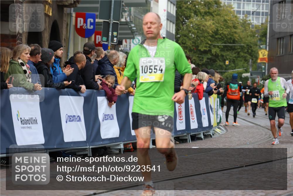 05.10.2025 - 20. swb-Marathon Bremen Strokosch-Dieckow http://msf.ph/oto/9223541 05.10.2025 10:44:39 Ziel 9878, 9897, 10092, 10306, 10554, 11666, 11714 meine-sportfotos.de