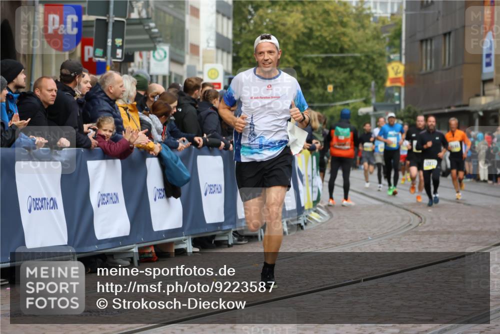 05.10.2025 - 20. swb-Marathon Bremen Strokosch-Dieckow http://msf.ph/oto/9223587 05.10.2025 10:44:45 Ziel 9878, 10092, 10306, 11714 meine-sportfotos.de