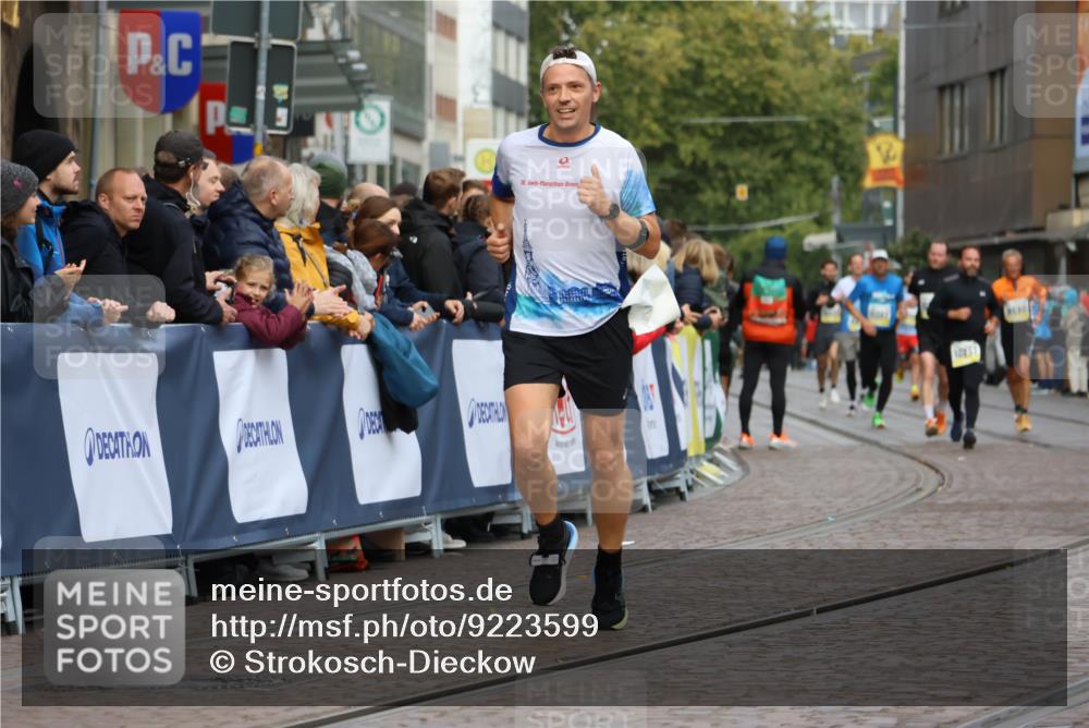 05.10.2025 - 20. swb-Marathon Bremen Strokosch-Dieckow http://msf.ph/oto/9223599 05.10.2025 10:44:45 Ziel 9878, 10092, 10306, 11714 meine-sportfotos.de