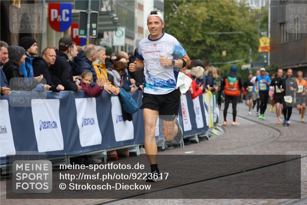 05.10.2025 - 20. swb-Marathon Bremen Strokosch-Dieckow http://msf.ph/oto/9223617 05.10.2025 10:44:45 Ziel 9878, 10092, 10306, 11714 meine-sportfotos.de