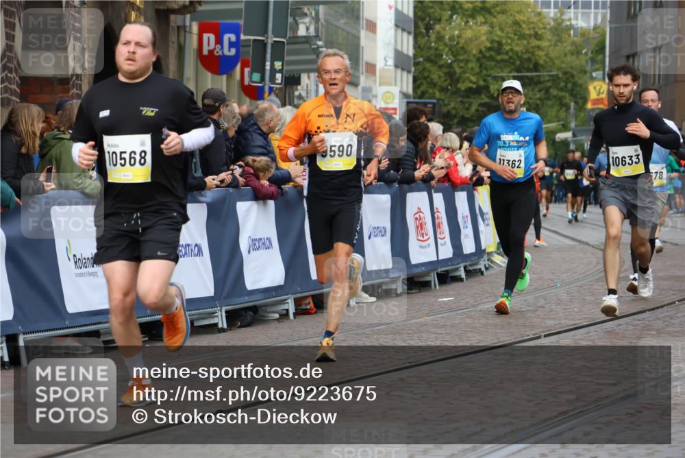 05.10.2025 - 20. swb-Marathon Bremen Strokosch-Dieckow http://msf.ph/oto/9223675 05.10.2025 10:44:57 Ziel 9202, 9590, 9678, 10568, 10633, 10851, 11362 meine-sportfotos.de