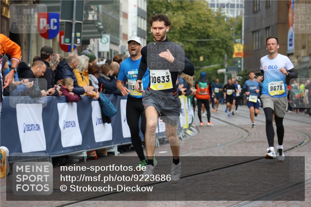 05.10.2025 - 20. swb-Marathon Bremen Strokosch-Dieckow http://msf.ph/oto/9223686 05.10.2025 10:44:58 Ziel 9202, 9590, 9678, 10568, 10633, 10851, 11362, 11715 meine-sportfotos.de
