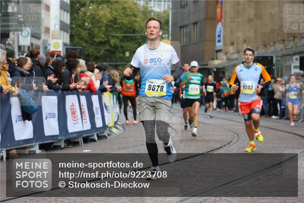 05.10.2025 - 20. swb-Marathon Bremen Strokosch-Dieckow http://msf.ph/oto/9223708 05.10.2025 10:45:00 Ziel 9202, 9590, 9678, 10091, 10568, 10633, 10851, 11362, 11715 meine-sportfotos.de