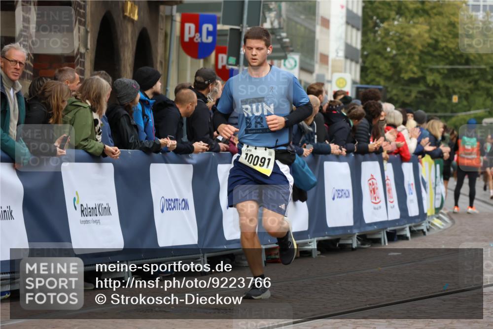 05.10.2025 - 20. swb-Marathon Bremen Strokosch-Dieckow http://msf.ph/oto/9223766 05.10.2025 10:45:07 Ziel 10091, 10431, 10822, 11488, 11715 meine-sportfotos.de