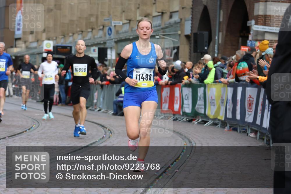 05.10.2025 - 20. swb-Marathon Bremen Strokosch-Dieckow http://msf.ph/oto/9223768 05.10.2025 10:45:11 Ziel 9290, 9963, 10091, 10431, 10822, 10898, 11488 meine-sportfotos.de